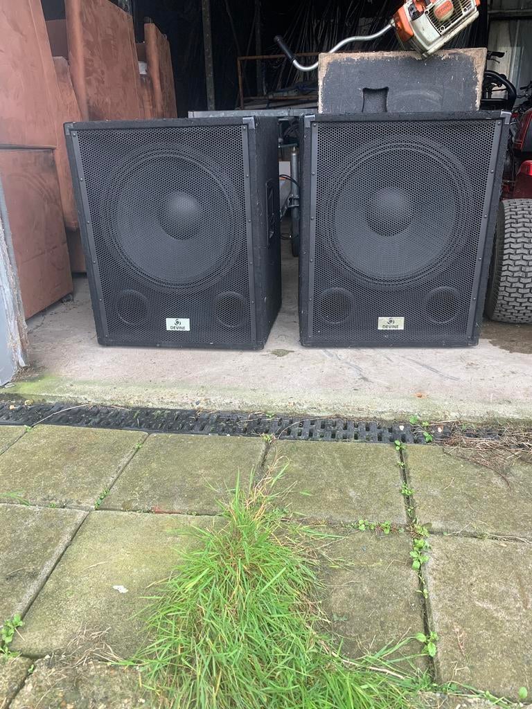 Devine 18 inch subwoofers, Gebruikt, Subwoofer, 120 watt of meer, Ophalen