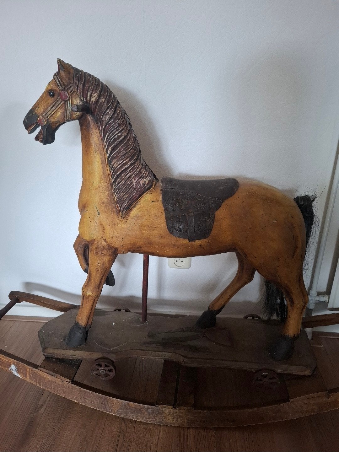 Antieke hobbelpaard met echt paardenhaar, Ophalen