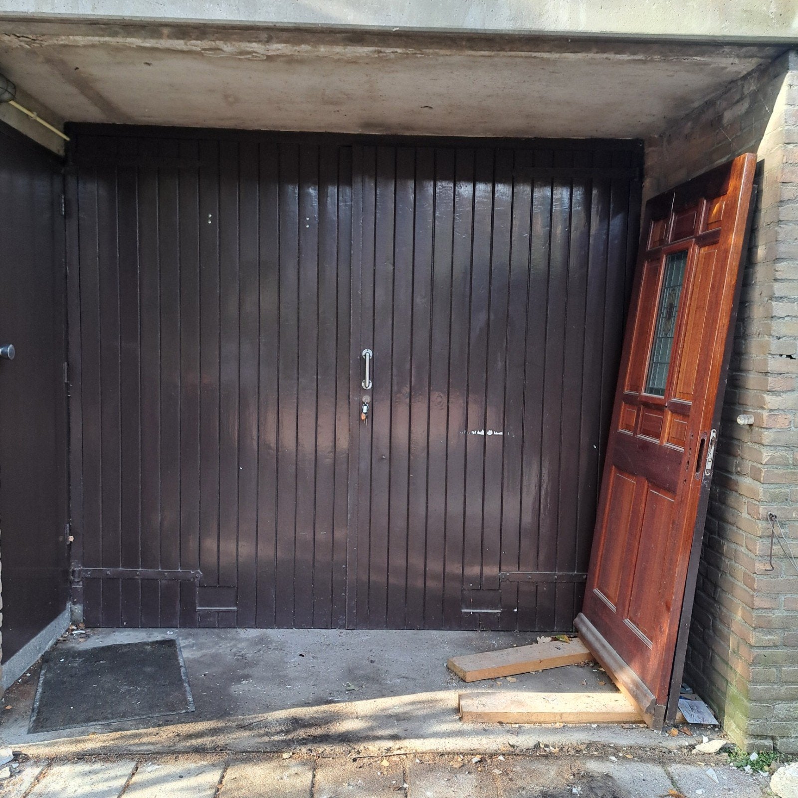 Gratis zware hardhouten garage deuren met sloten, Ophalen, Gebruikt, 120 cm of meer, Garagedeur