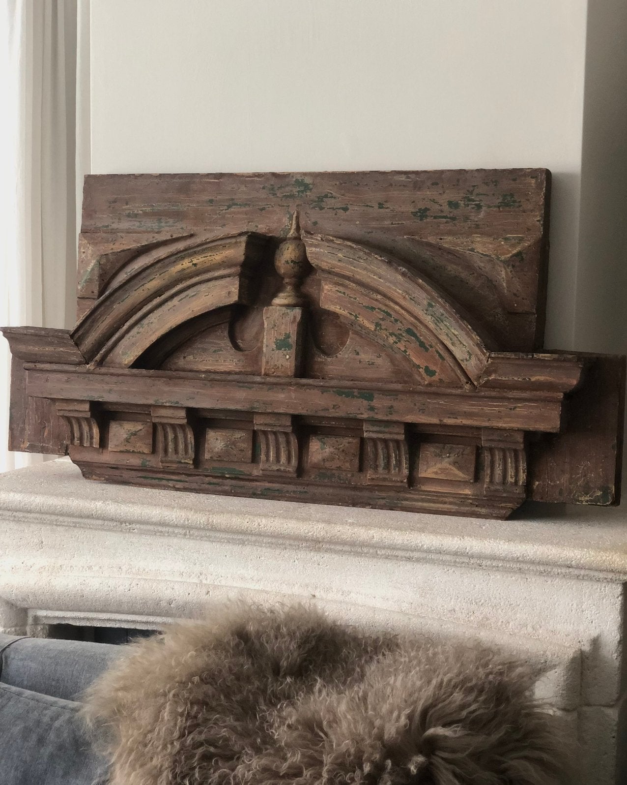 Oud robuust pediment ornament sober sleets imperfect, Ophalen