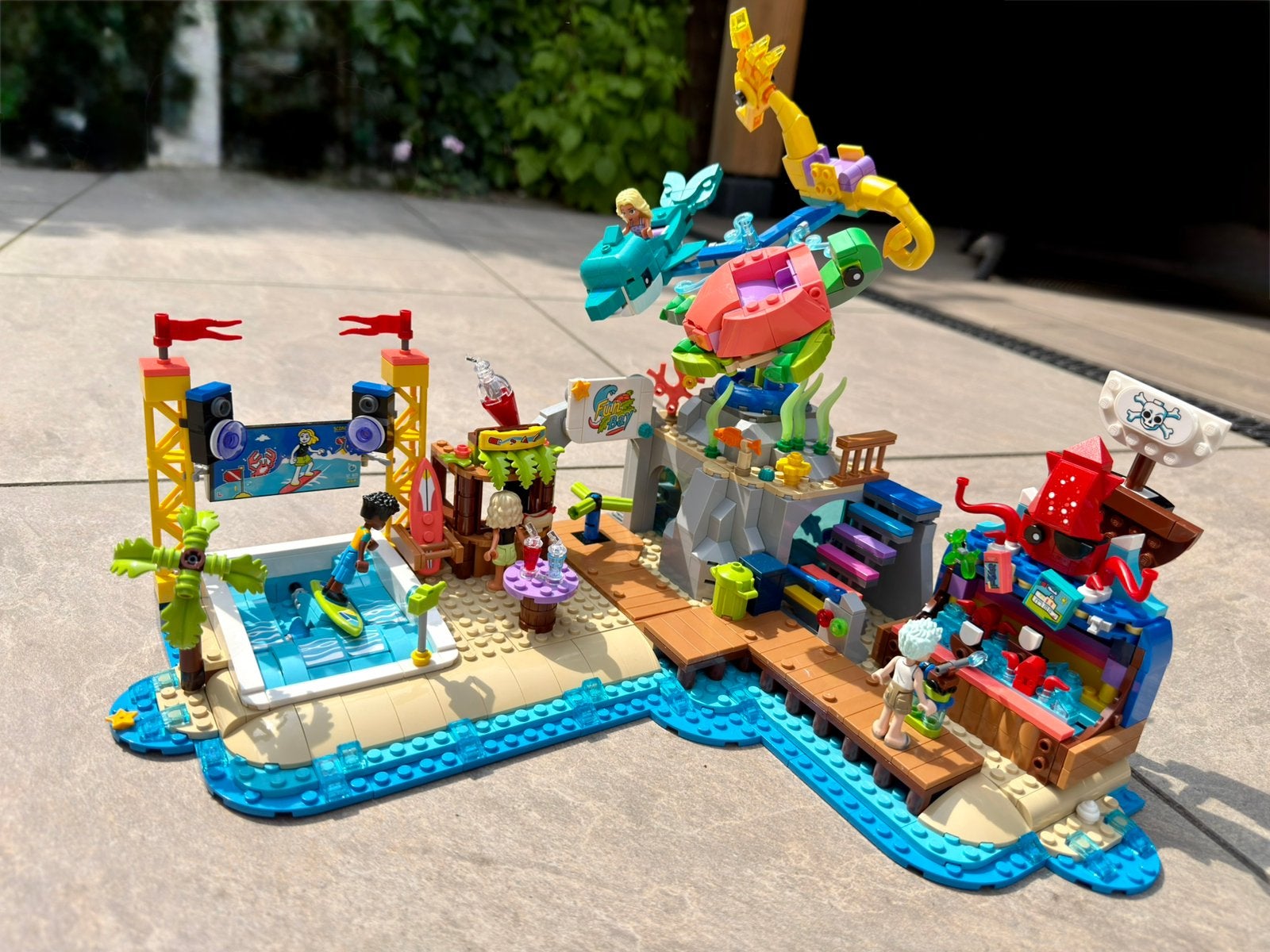 LEGO Friends Strandpretpark 41737 - 100% Compleet, Kinderen en Baby's, Speelgoed | Duplo en Lego, Gebruikt, Lego, Friends, Ophalen of Verzenden