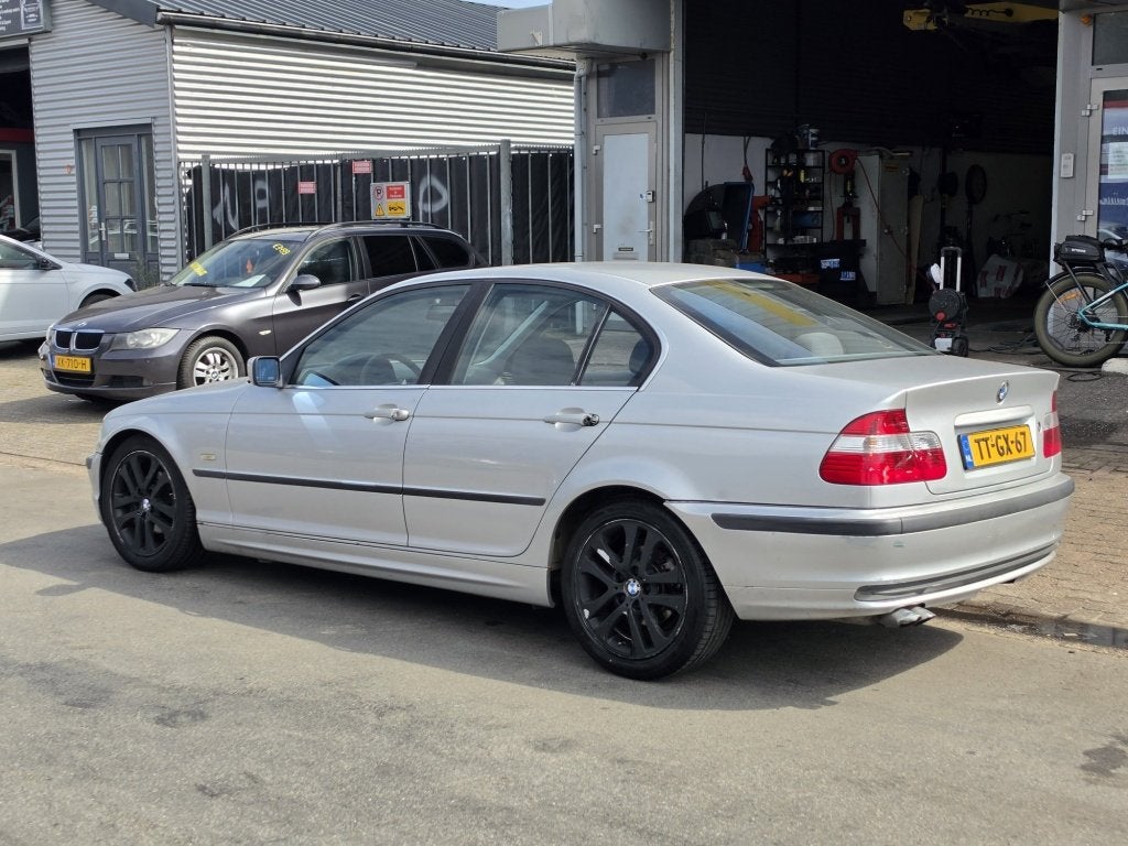 BMW 3-serie 320i Executive 6 Cilinder Opknapper ✅, Auto's, Euro 2, Gebruikt, 1340 kg, 150 pk
