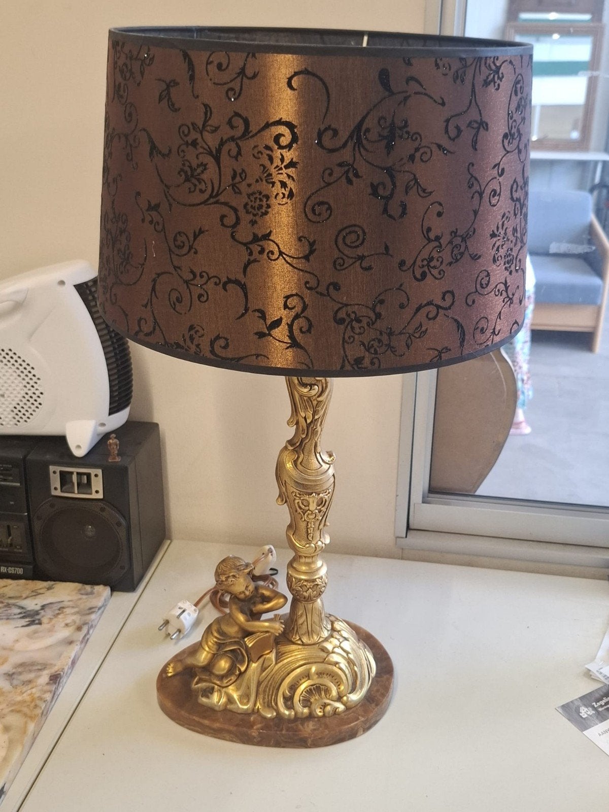 Decoratieve bronzen/messing tafellamp met cherubijn, Ophalen