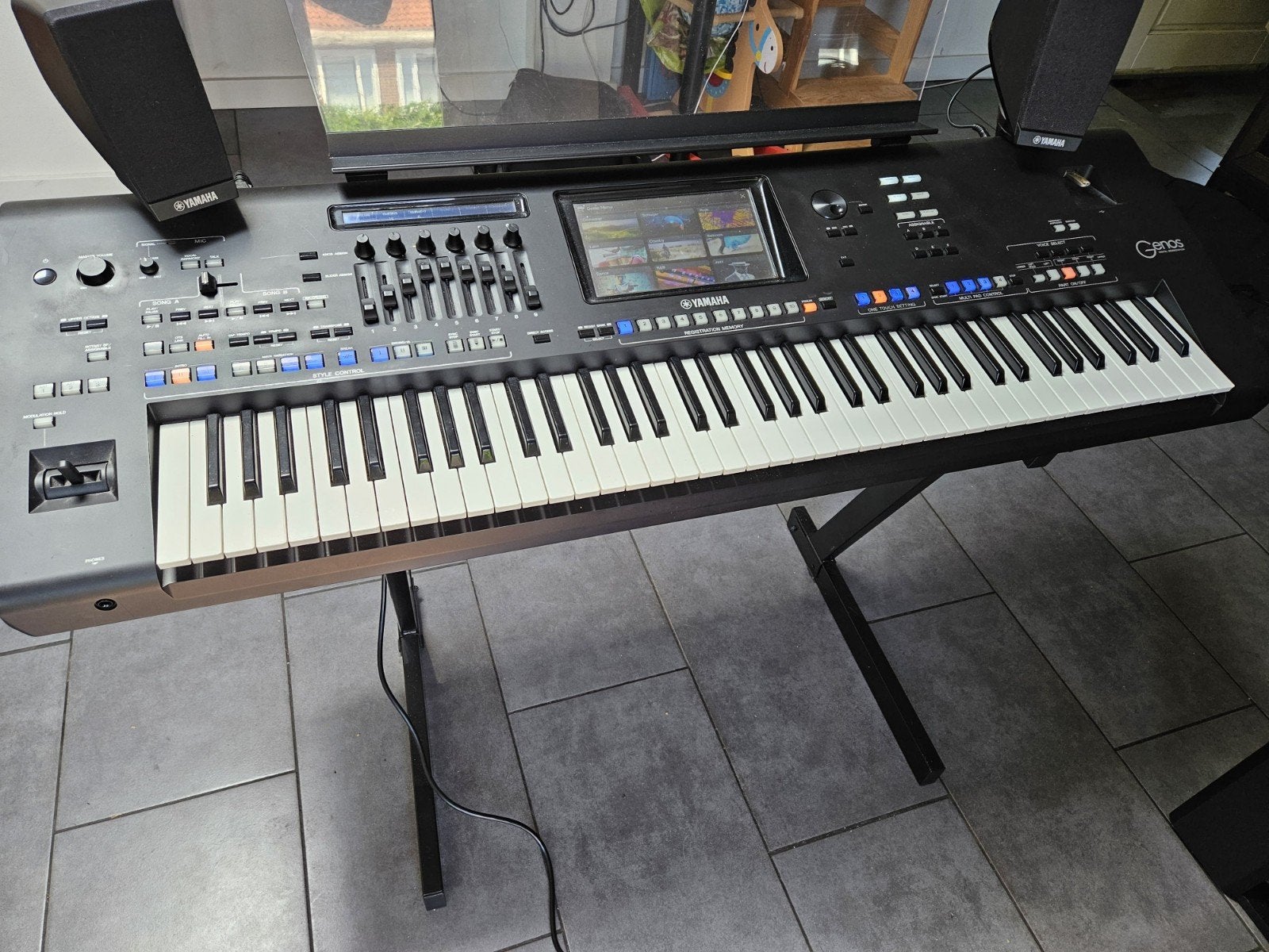 Yamaha Genos Digital Keyboard met lichte deuk op scherm, Ophalen, Gebruikt, Yamaha, Midi-aansluiting