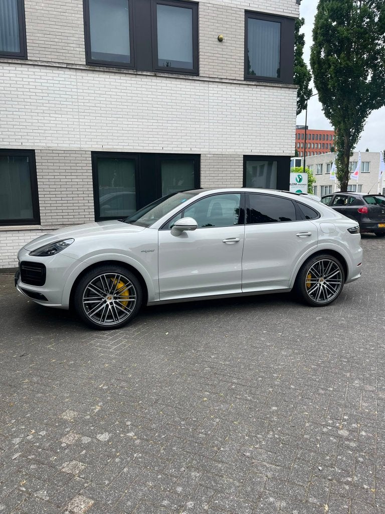 Porsche Cayenne 4.0 V8 680pk Turbo S E-hybrid 2021 Grijs, Auto's, Automaat, Cayenne, 3000 kg, 3996 cc