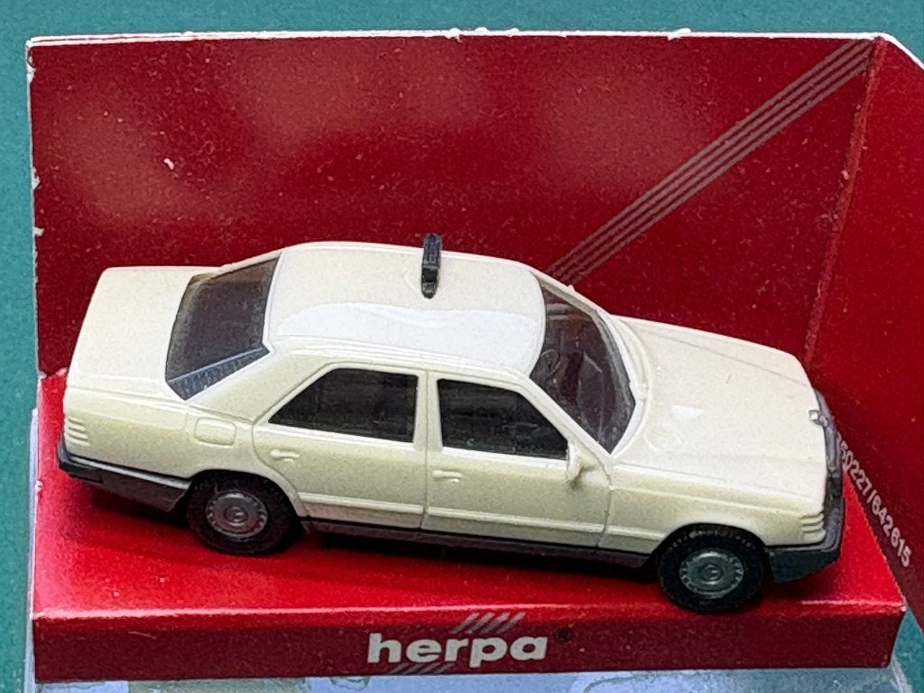 Herpa Mercedes Benz 300E taxi IMG6842/3, Hobby en Vrije tijd, Modelauto's | 1:87, Ophalen of Verzenden, Zo goed als nieuw, Auto