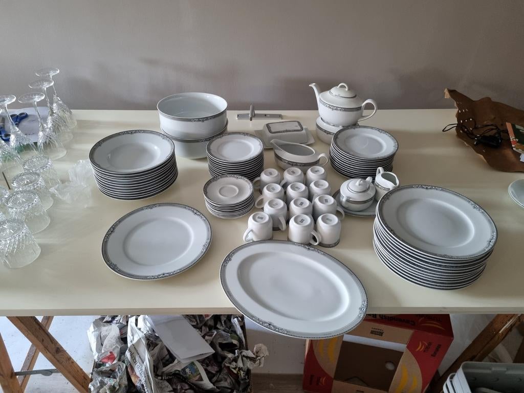 12 delig servies, Huis en Inrichting, Keuken | Servies, Ophalen, Porselein, Overige stijlen, Bord(en)