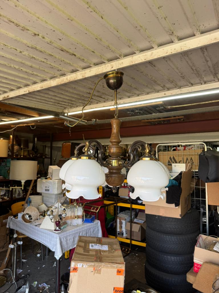 Vintage / Antieke 5-Lichts Hanglamp – Hout met Opaalglas, Antiek en Kunst, Antiek | Lampen, Ophalen of Verzenden