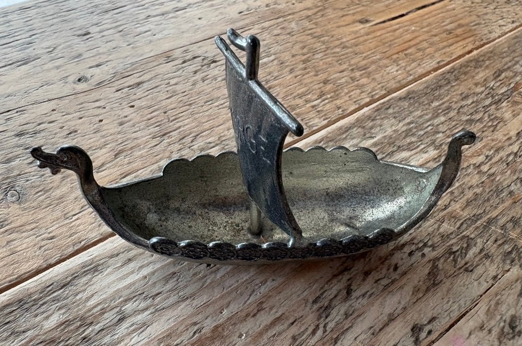 Klein tinnen zoutvat in de vorm van een vikingschip, Ophalen of Verzenden