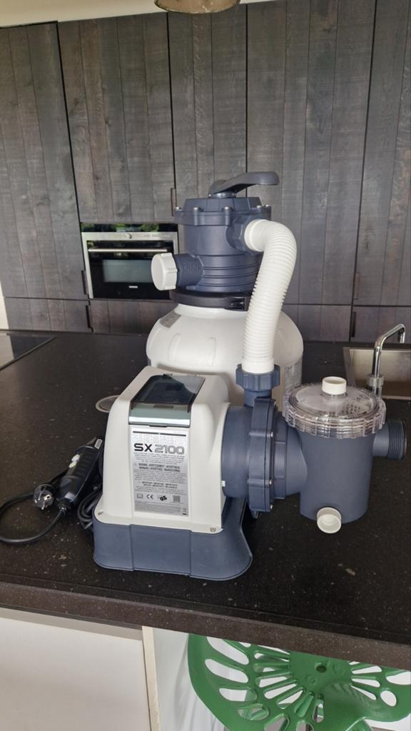 Intex ZX2100 zwembadpomp (nieuw) inclusief 20kg glasparels., Ophalen, Zo goed als nieuw