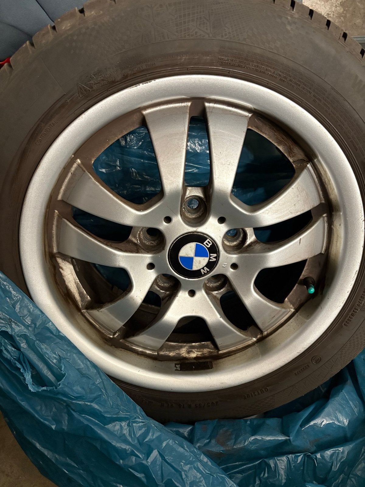 Continental winterbanden op lichtmetalen BMW velgen, Auto-onderdelen, Ophalen, Gebruikt, 16 inch, Banden en Velgen