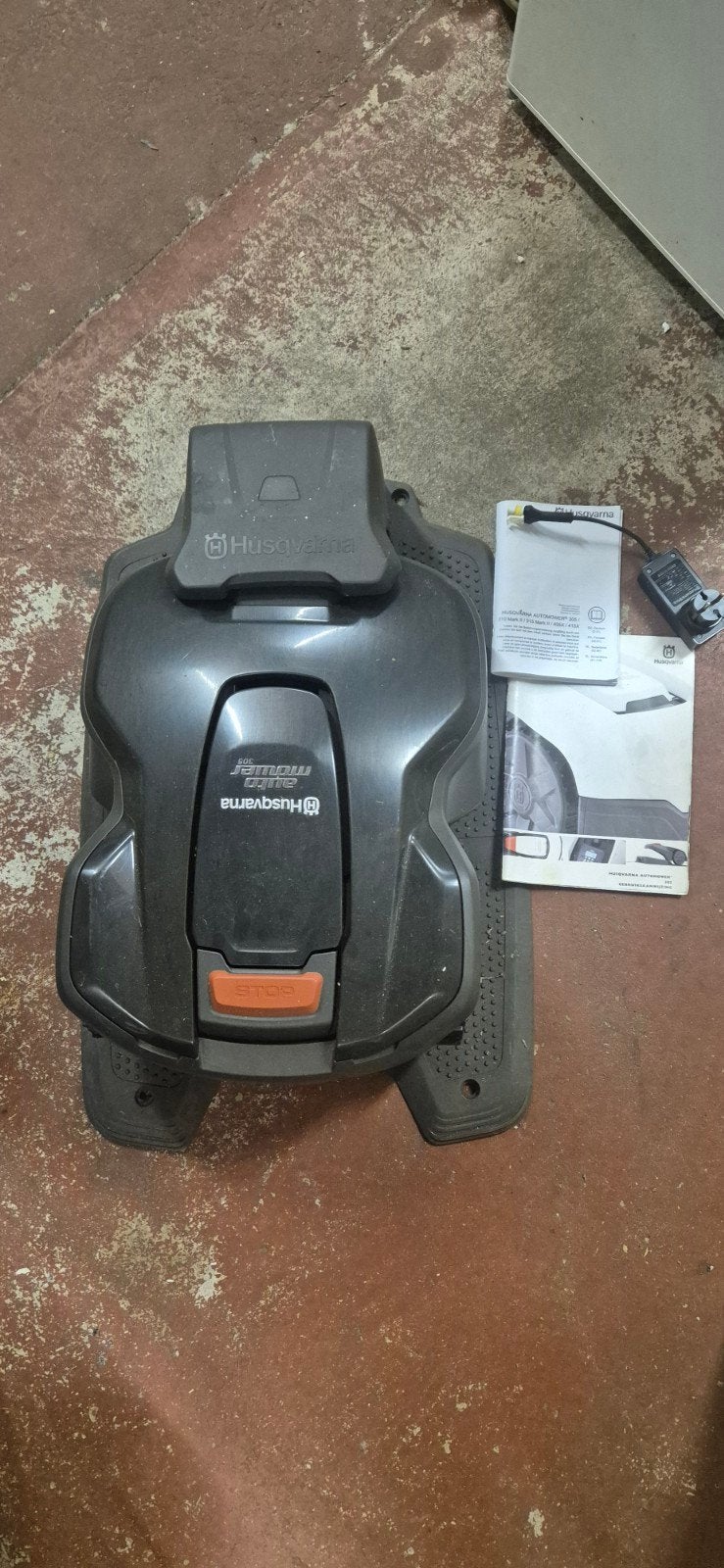 Husqvarna Automower 305 Robotmaaier - Zo goed als nieuw, Ophalen, Cirkelmaaier, Minder dan 30 cm, Accu-grasmaaier