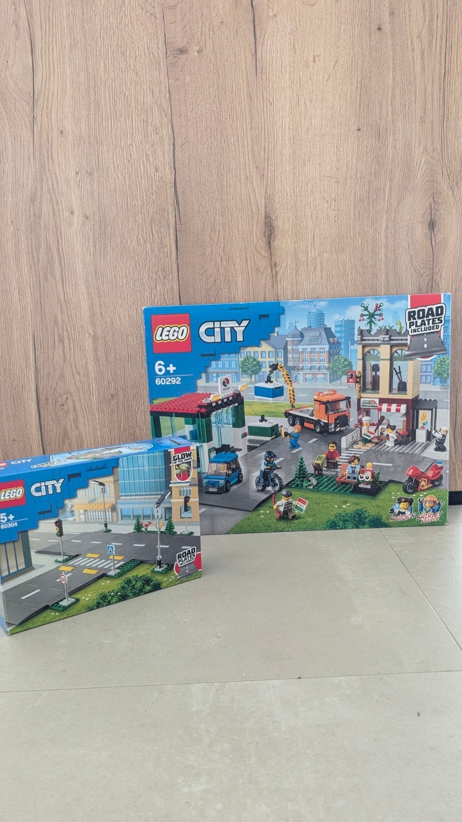 LEGO City Centrum 60292 + Wegplaten 60304 | Compleet m, Kinderen en Baby's, Speelgoed | Duplo en Lego, Lego, Compleet, Ophalen of Verzenden