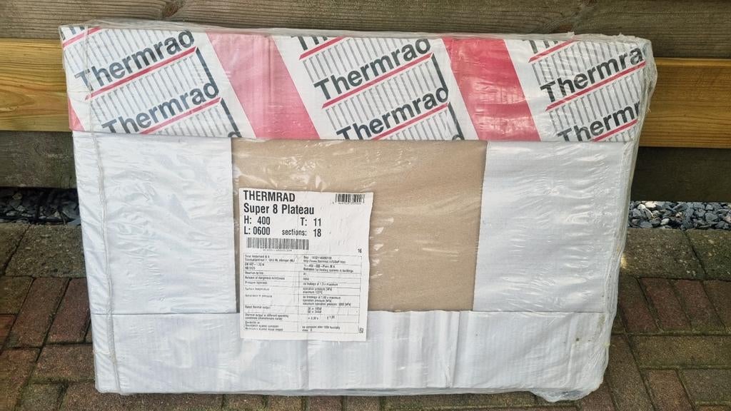 Nieuwe Thermrad Super 8 Plateau Radiator 400x600, Ophalen, 30 tot 80 cm, Radiator, Nieuw