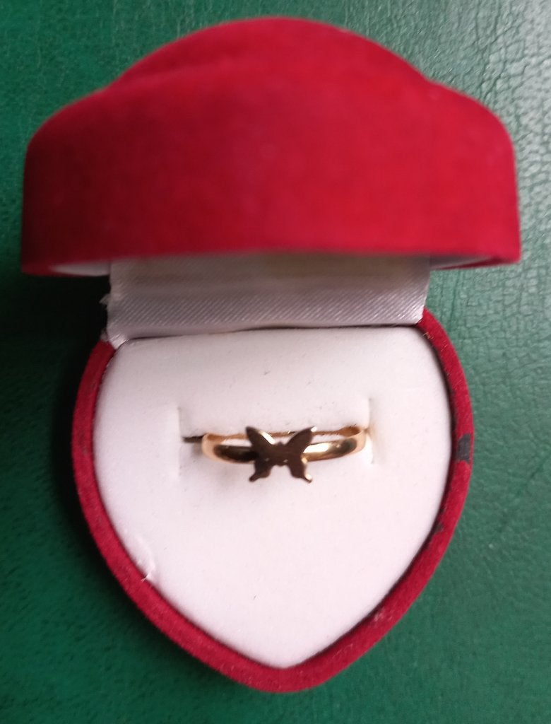 Ring - goudkleurig - vlinder (NIEUW), Nieuw, Ophalen of Verzenden, Kleiner dan 17, Dame