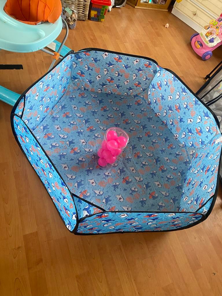Ballenbak met roze ballen - speelplezier voor kleintjes, Hobby en Vrije tijd, Ophalen, Gebruikt, Overige typen, Overige