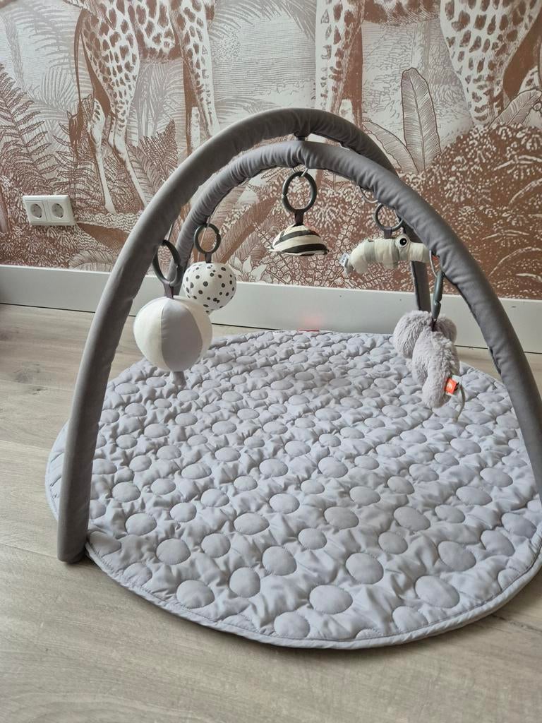 Done by Deer Babygym met speelkleed en speeltjes, Kinderen en Baby's, Ophalen, Zo goed als nieuw, Babygym