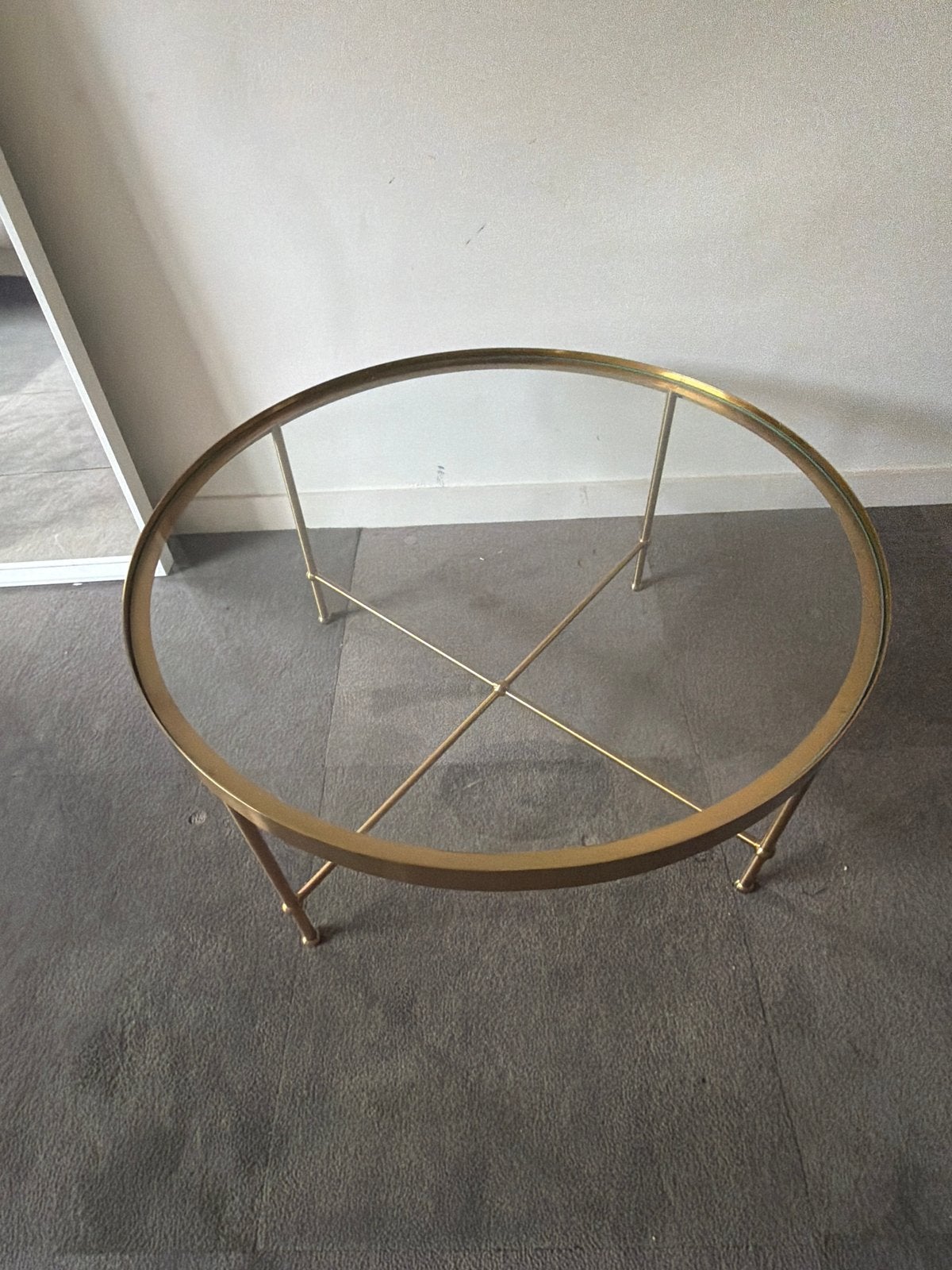 Gouden salontafel met glazen blad, Huis en Inrichting, Tafels | Salontafels, Ophalen, Luxe, Rond, 50 tot 100 cm