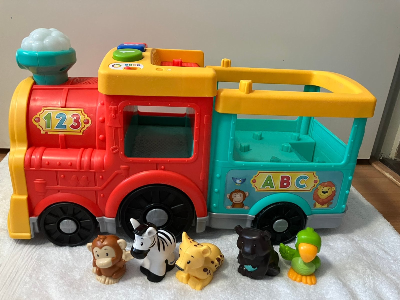 Fisher-Price trein met geluid en licht ABC dierentrein, Kinderen en Baby's, Speelgoed | Fisher-Price, Ophalen of Verzenden, Zo goed als nieuw