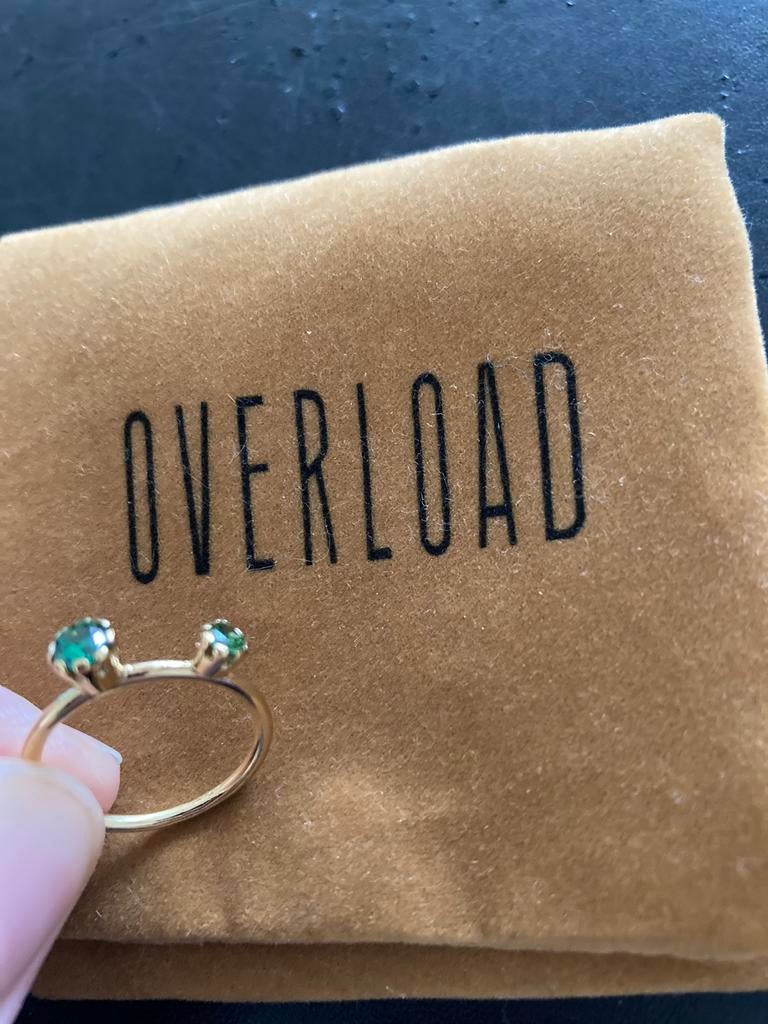Overload Studios Siamese emerald green 14k goud ring, Nieuw, Ophalen of Verzenden, Kleiner dan 17, Met edelsteen