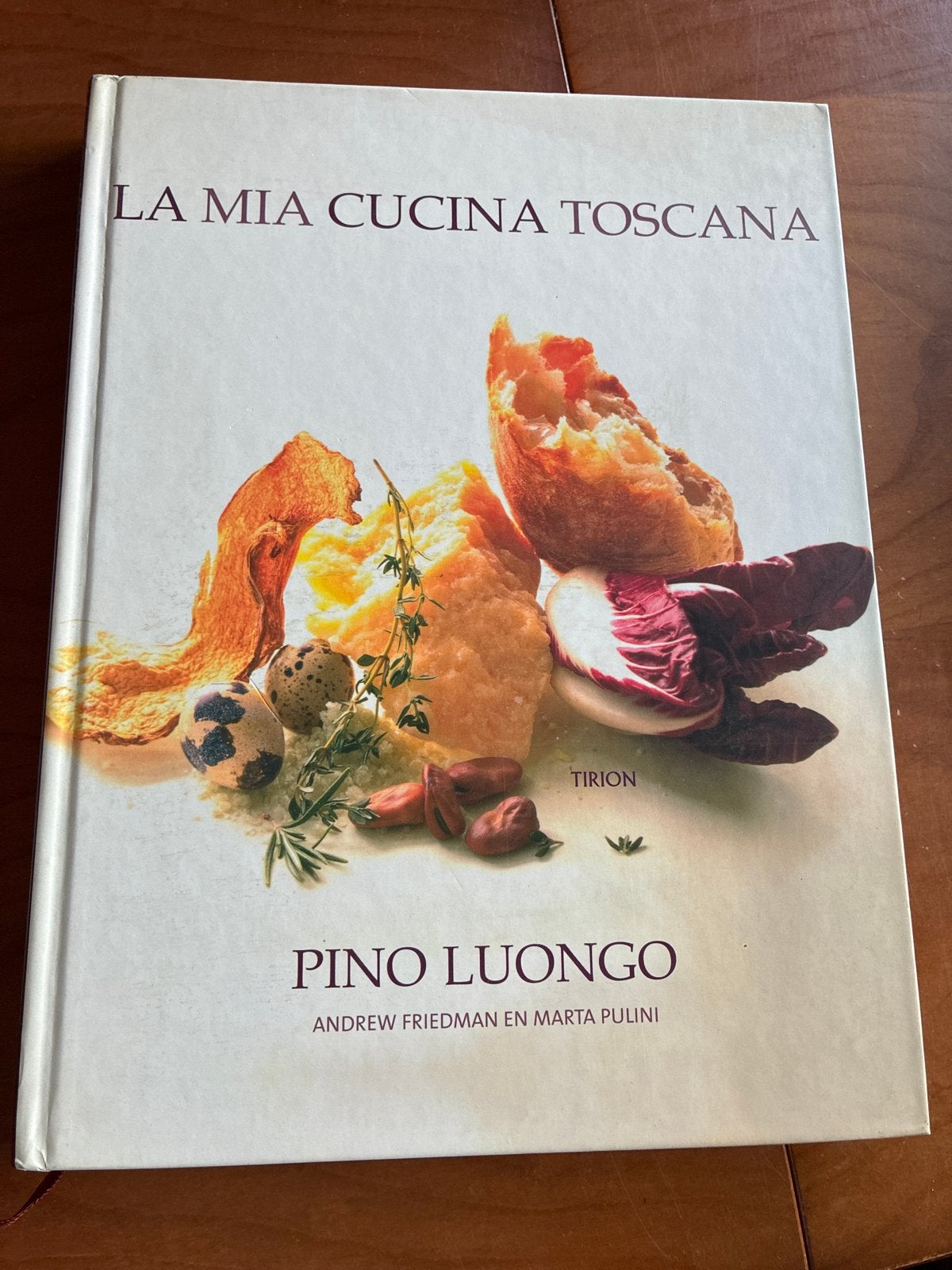 La Mia Cucina Toscana - Pino Luongo kookboek, Boeken, Ophalen of Verzenden, Zo goed als nieuw, Italië, Hoofdgerechten
