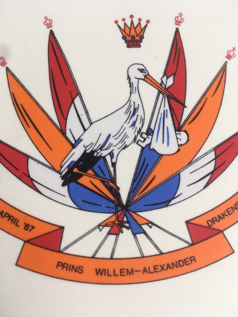 Glas trouwdag Beatrix en Claus - geboortetegel Willem Alex, Ophalen of Verzenden, Zo goed als nieuw, Nederland, Servies