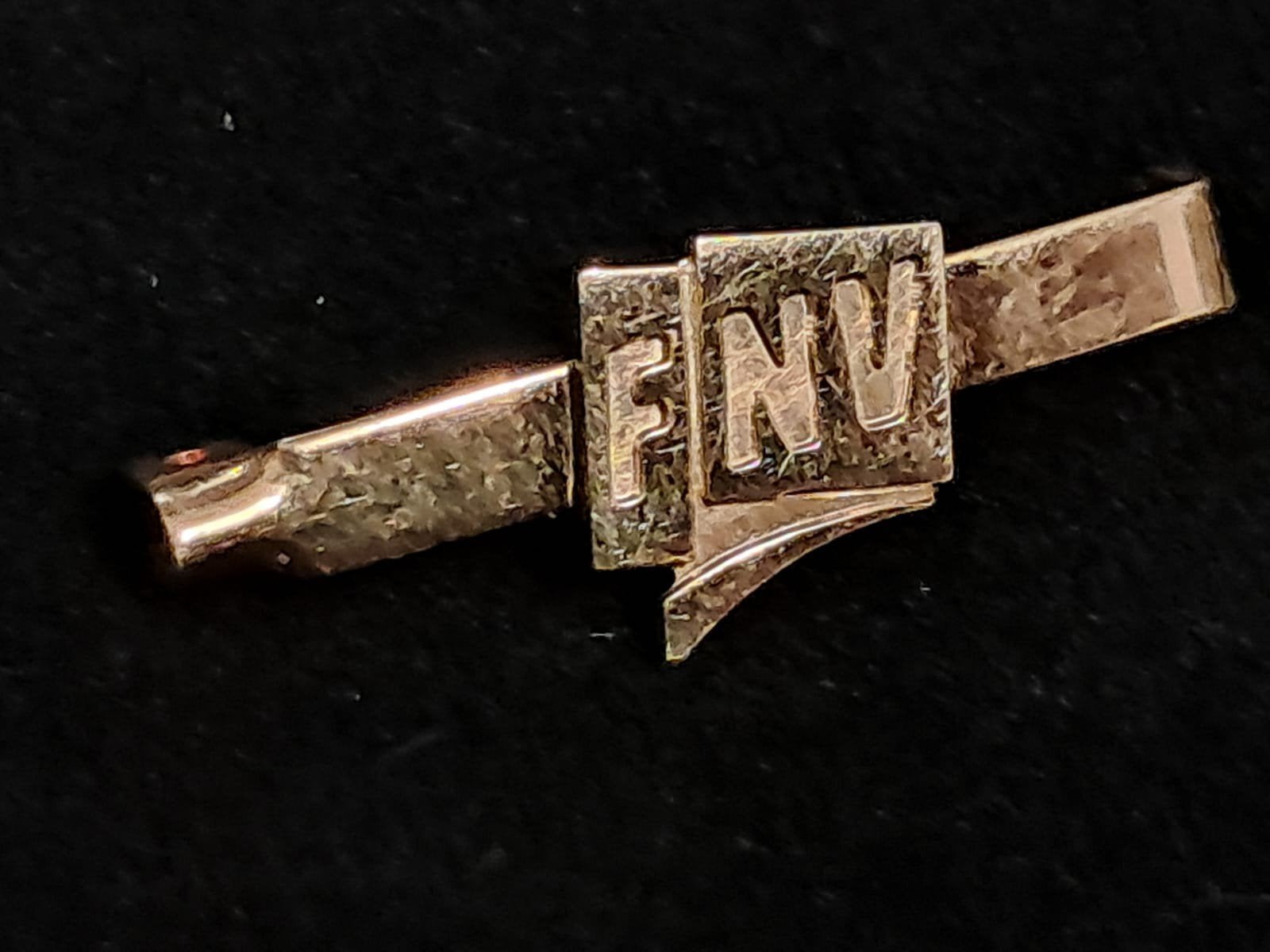 FNV speld badge 14kt 585 goud, Ophalen of Verzenden, Gebruikt, Overige onderwerpen, Speldje of Pin