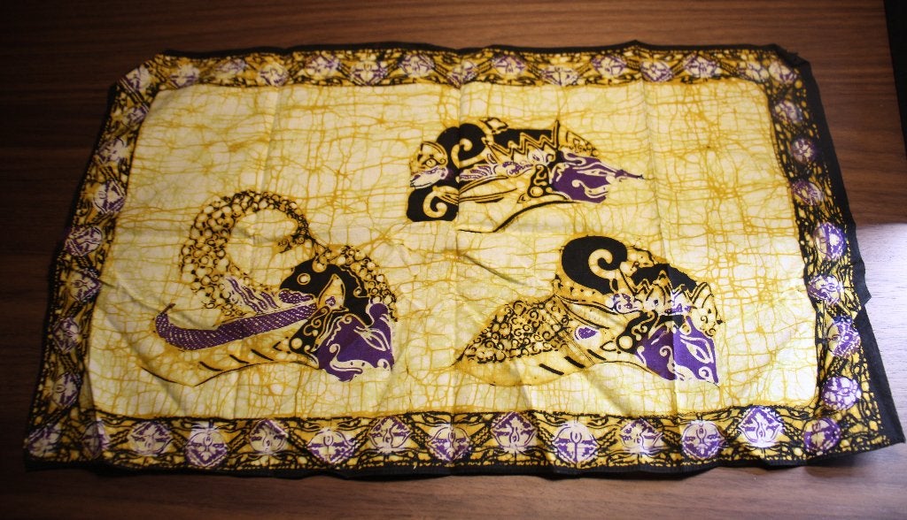 Lap 100% batik katoen stof - geel zwart paars - wayang #4606, Geel, Nieuw, Ophalen of Verzenden, 30 tot 120 cm