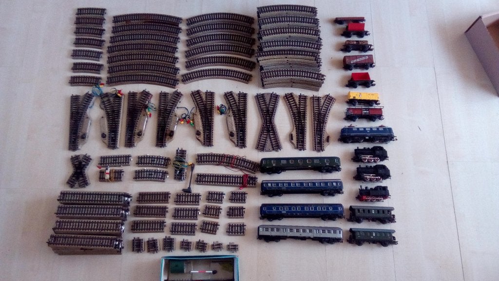 Marklin set 2 o.a locomotieven ,wagons, wissels ,rails, Wisselstroom, Gebruikt, Analoog, Rails