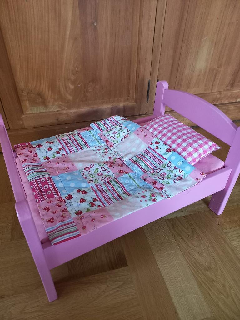 Poppenbedje roze stevig ikea, Kinderen en Baby's, Speelgoed | Poppen, Ophalen, Zo goed als nieuw, Overige typen