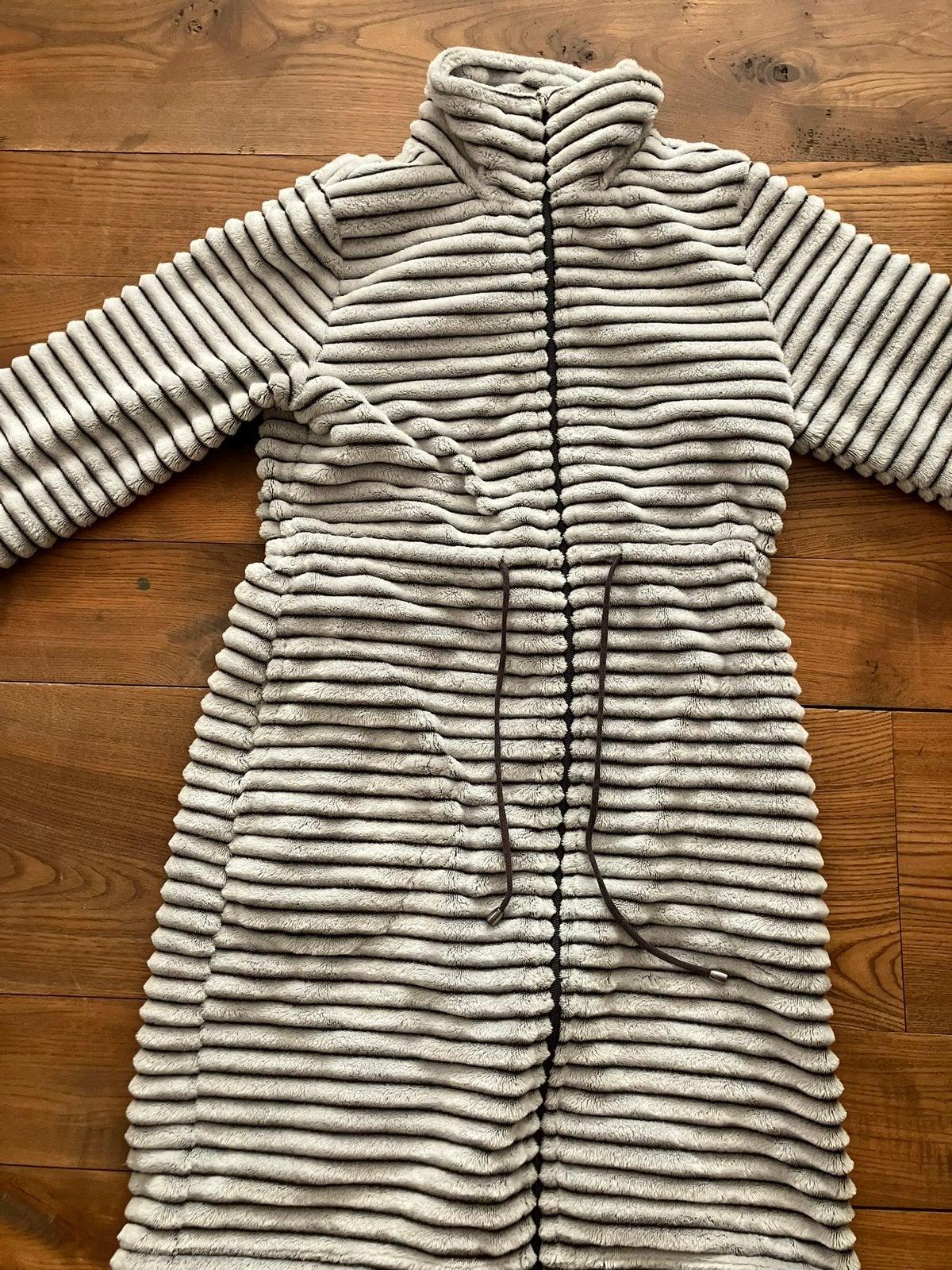 Rebelle dames badjas fleece M - met rits - grijs/wit, Zgan, Rebelle, Ophalen, Zo goed als nieuw, Maat 38/40 (M)