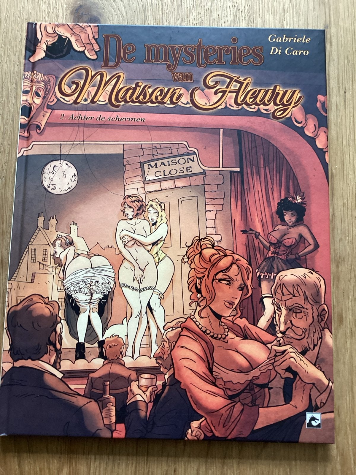 De Mysteriën van Maison Fleury 2: Achter de schermen (Hardco, Boeken, Eén stripboek, Ophalen of Verzenden, Zo goed als nieuw