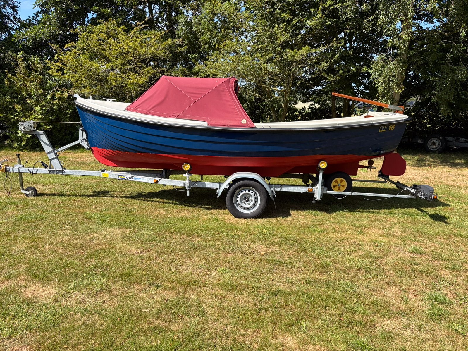 Arie Wiegmans 16 spiegelsloep met nieuwe Pega Trailer, Watersport en Boten, Ophalen, Zo goed als nieuw, Trailer
