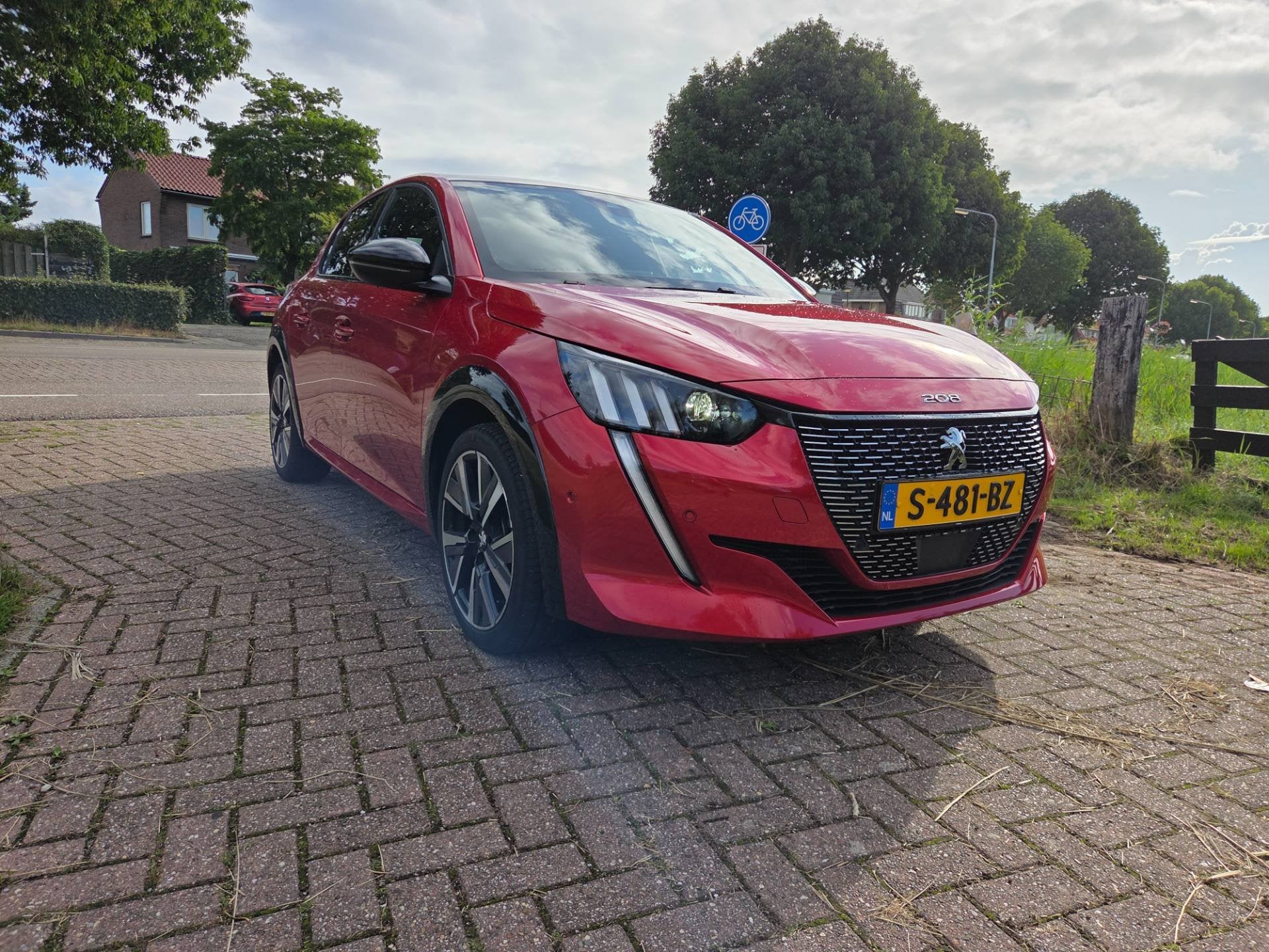 PEUGEOT 208 1.2 PureTech 100pk GT, Auto's, 101 pk, Gebruikt, Euro 6, Leder en Stof