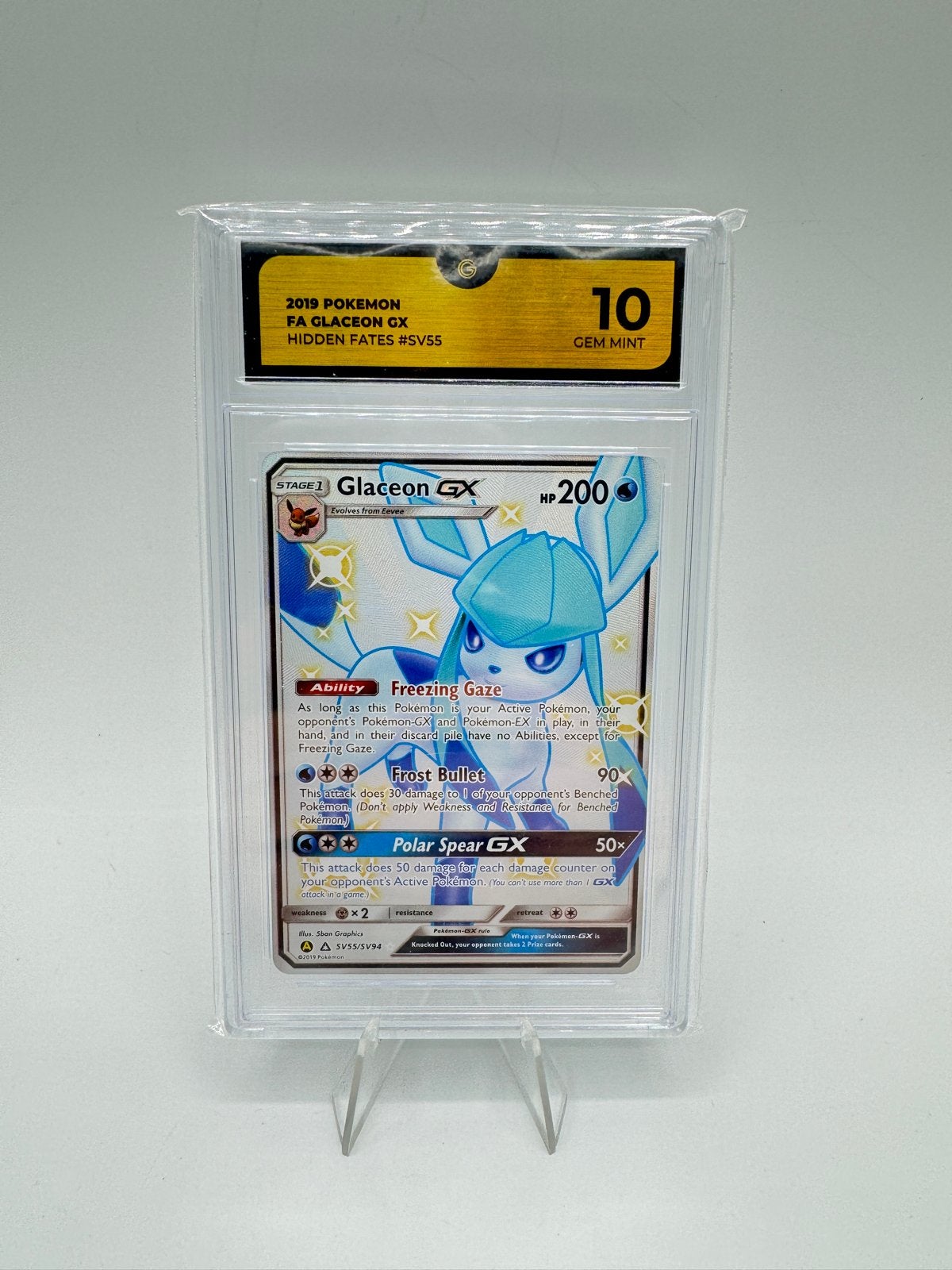 Glaceon GX SV55 Hidden Fates grade 10, Hobby en Vrije tijd, Verzamelkaartspellen | Pokémon, Ophalen of Verzenden, Zo goed als nieuw