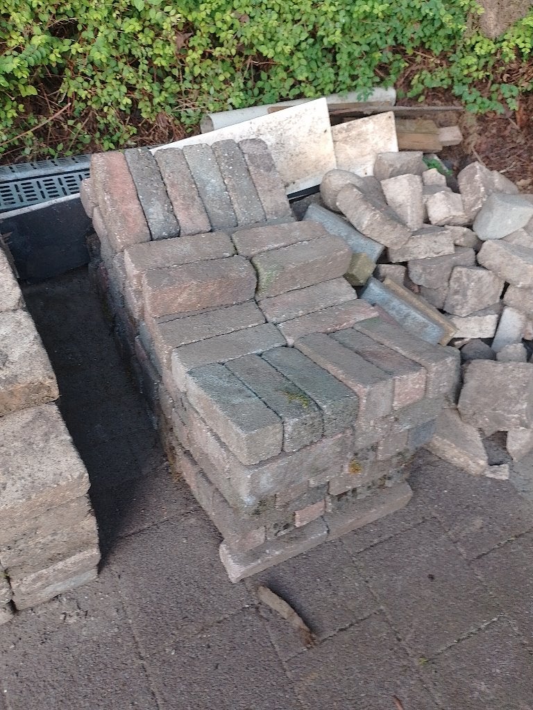 Stapeltje klinkers, Tuin en Terras, Tegels en Klinkers, Ophalen, Gebruikt, Beton, Klinkers