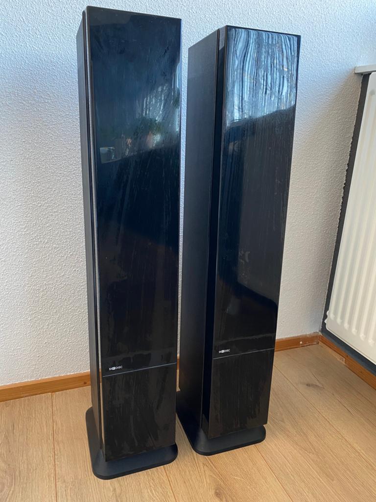 CD/DVD rek met deurtjes, zwart, Huis en Inrichting, Woonaccessoires | Cd- en Dvd-rekken, Ophalen, Kunststof, Gebruikt, 25 tot 75 discs