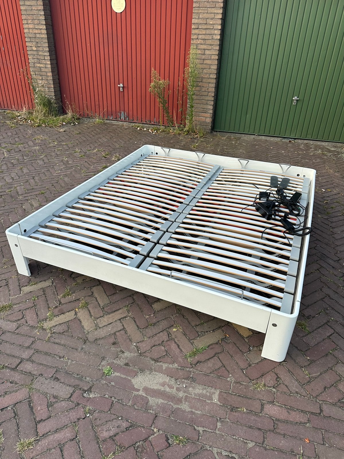 Elektrisch Swissflex bed 180x200 met Auping Auronde ombouw, Ophalen, Wit, Tweepersoons, 180 cm