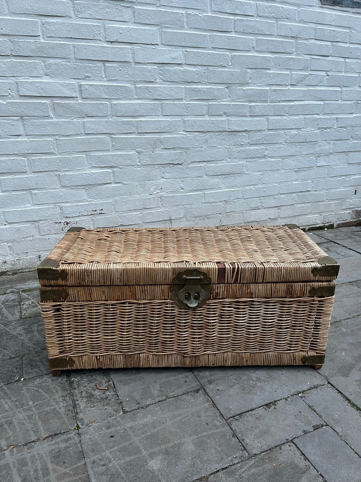 Vintage rieten rotan kist met messing beslag, Ophalen, Overige materialen, Gebruikt, 50 tot 100 cm