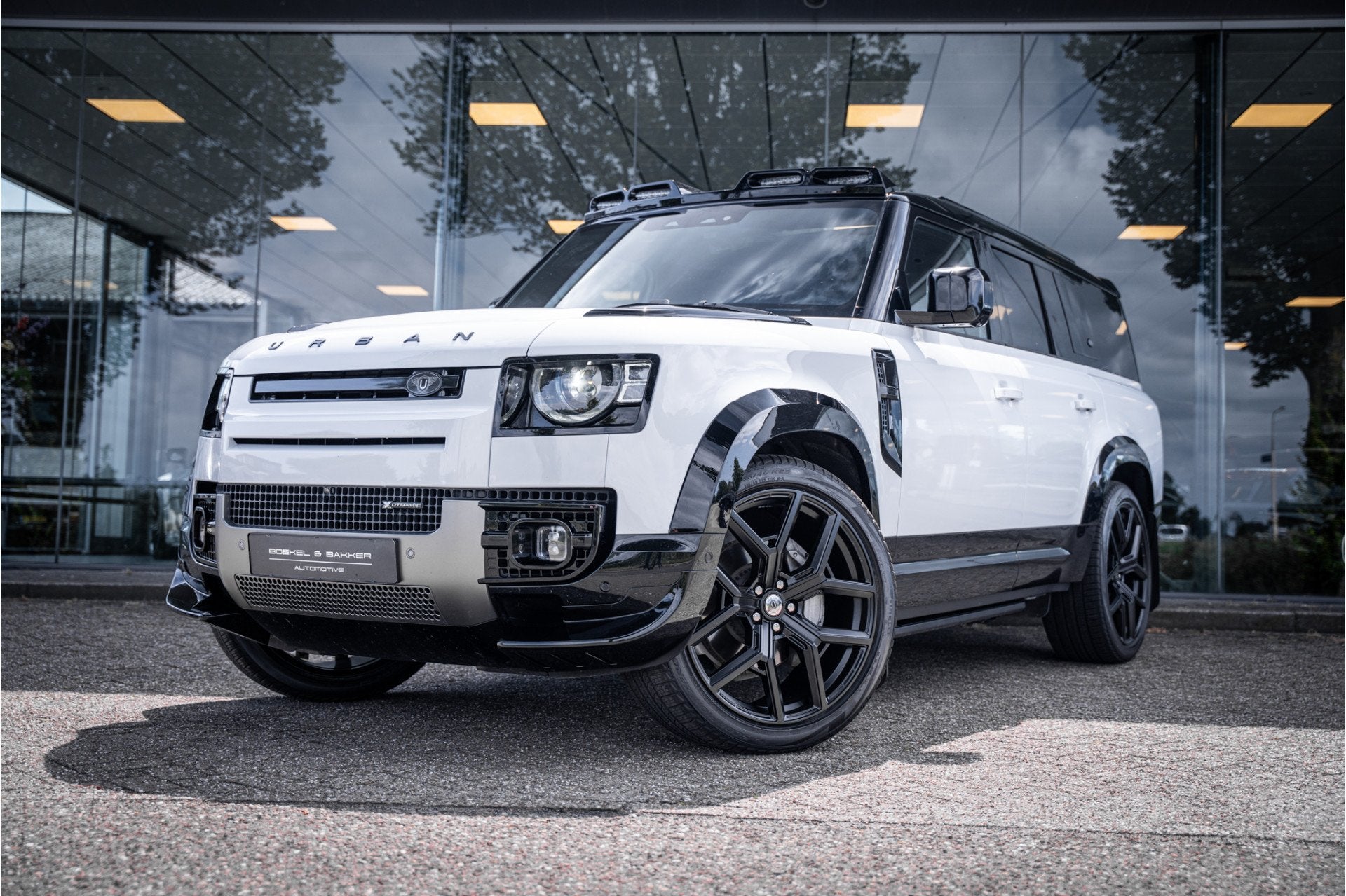 Land Rover Defender 130 3.0 P400 130 X-Dynamic SE 8-p * Pano, Auto's, Land Rover, Automaat, Gebruikt, 3000 kg, 2603 kg