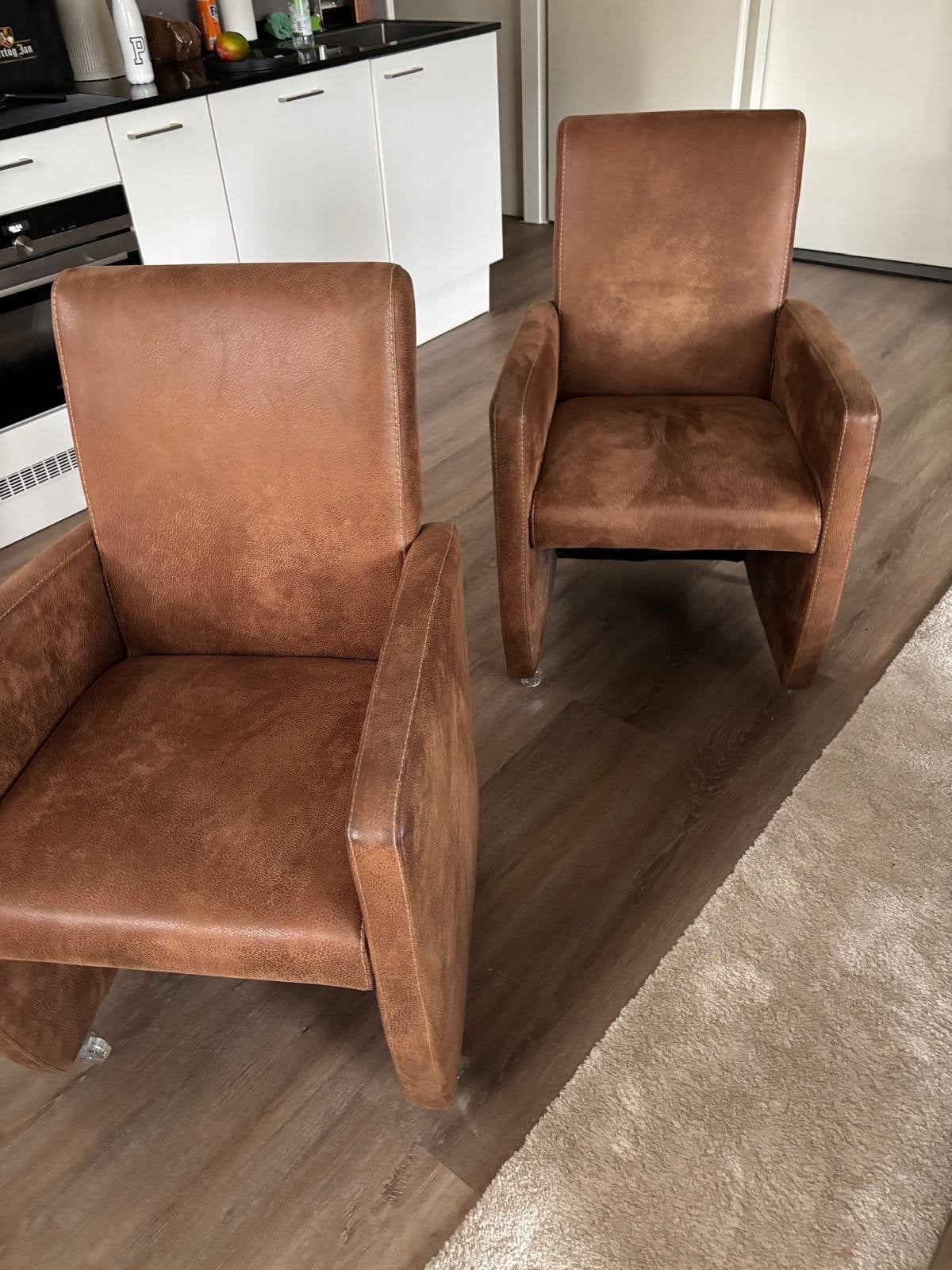 2x Cognac Kleurige Eetkamerstoelen op wieltjes en Armleuning, Ophalen, Twee, Bruin, Leer