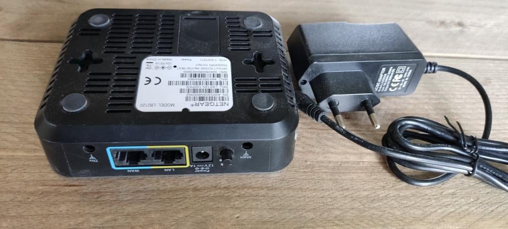 Netgear LB2120 4G LTE-modem - Compact en Krachtig, Computers en Software, Routers en Modems, Ophalen of Verzenden, Gebruikt, Router met modem