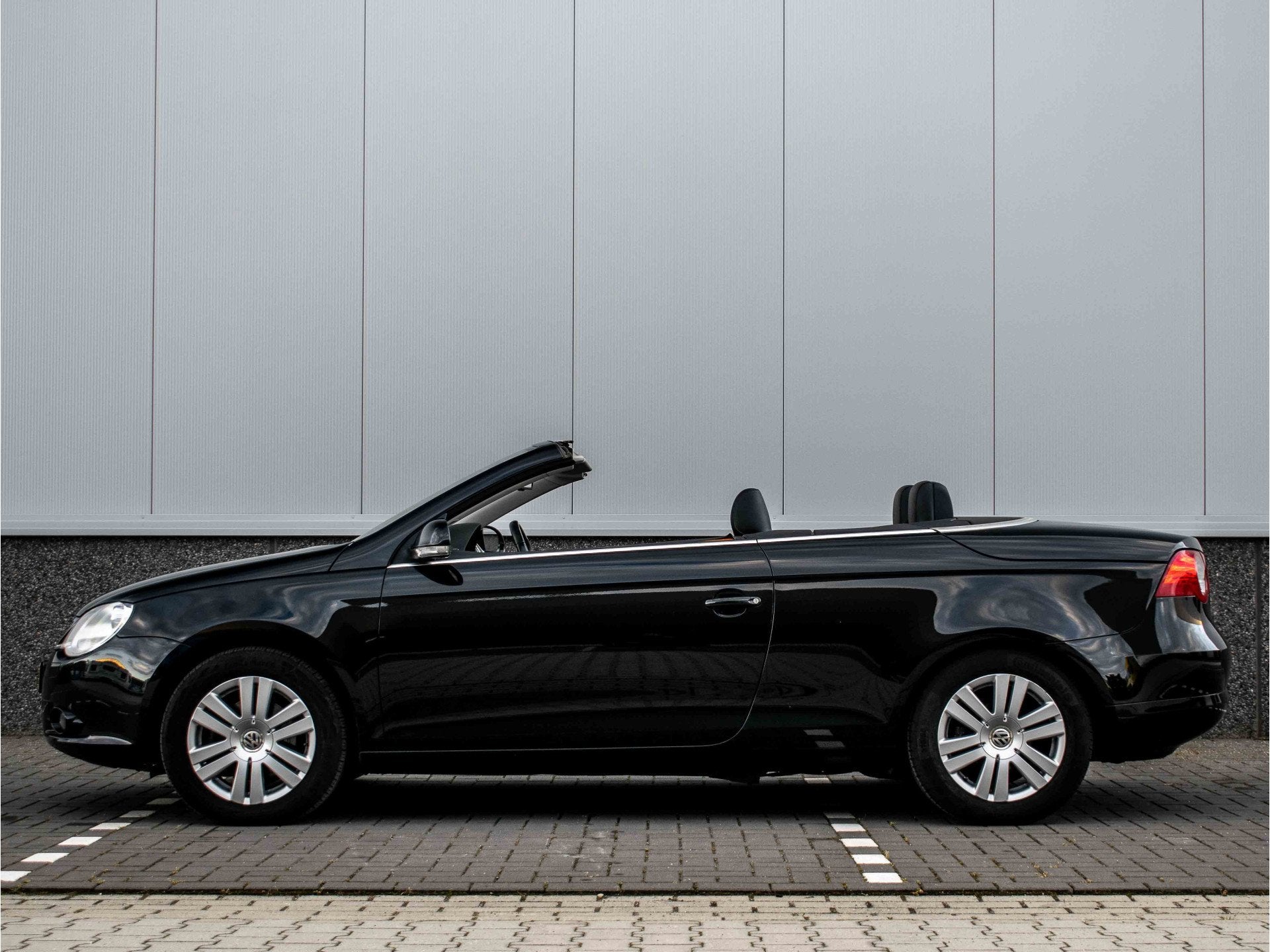 Volkswagen Eos 2.0-16v FSI | Distributieriem nieuw | Leder |, Auto's, Volkswagen, Voorwielaandrijving, Gebruikt, Zwart, 4 cilinders