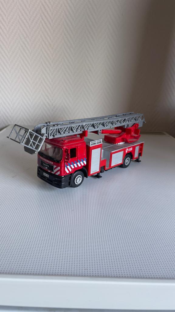 Metalen brandweer speelgoedauto met uitschuifbare ladder, Ophalen, Gebruikt