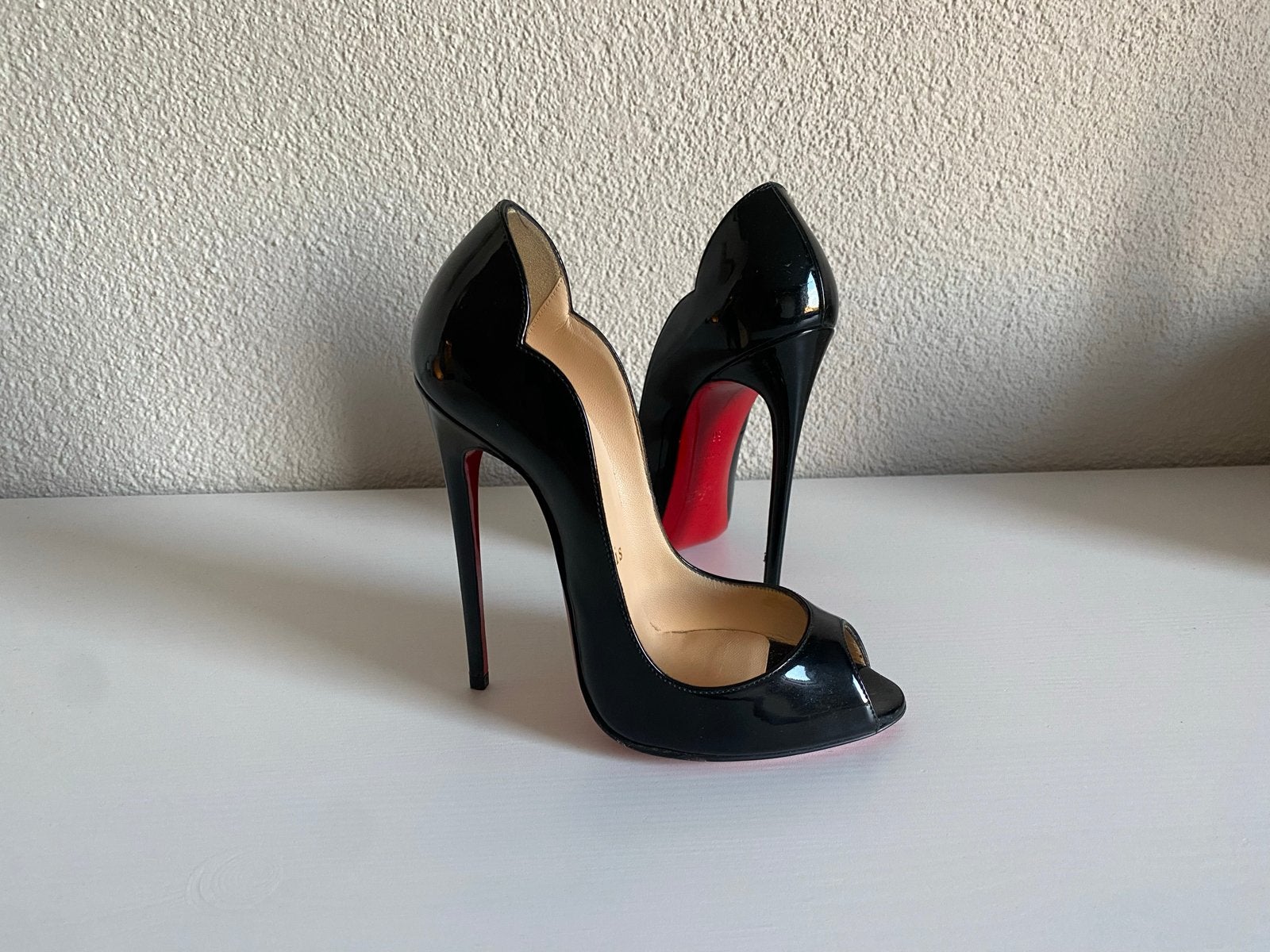 Christian Louboutin Hot Wave 130 mm Zwart Lakleer Maat 36, Pumps, Zwart, Ophalen of Verzenden, Zo goed als nieuw