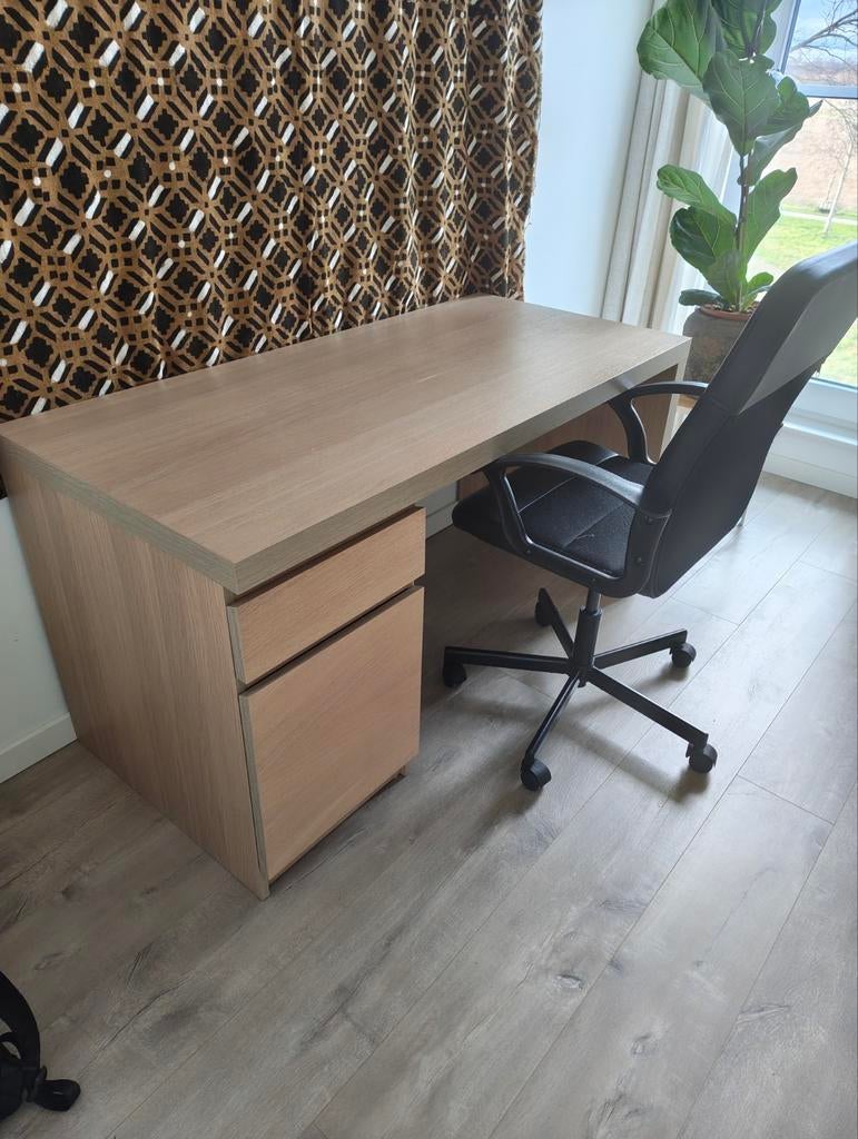 Bureau met stoel! Perfect voor thuiswerk of voor kantoor, Ophalen