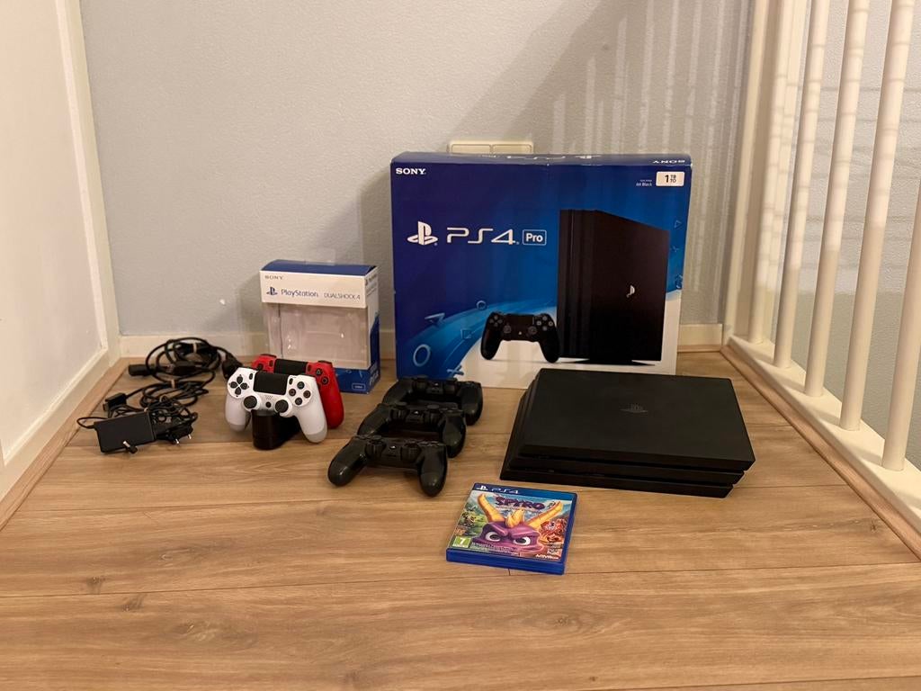 PS4 PRO 1TB z.g.a.n.!, Ophalen, Zo goed als nieuw, Met 2 controllers, Pro