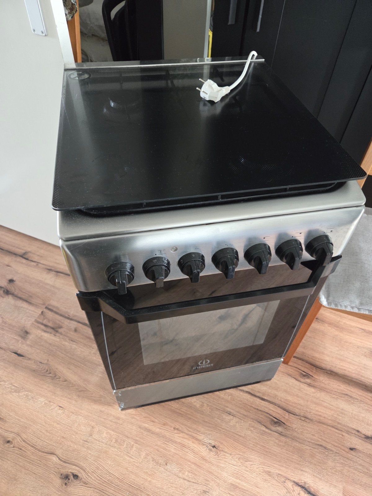 Indesit gasfornuis met oven - Doet goed ophalen, Witgoed en Apparatuur, Fornuizen, Ophalen, 60 cm of meer, 4 kookzones, Zo goed als nieuw