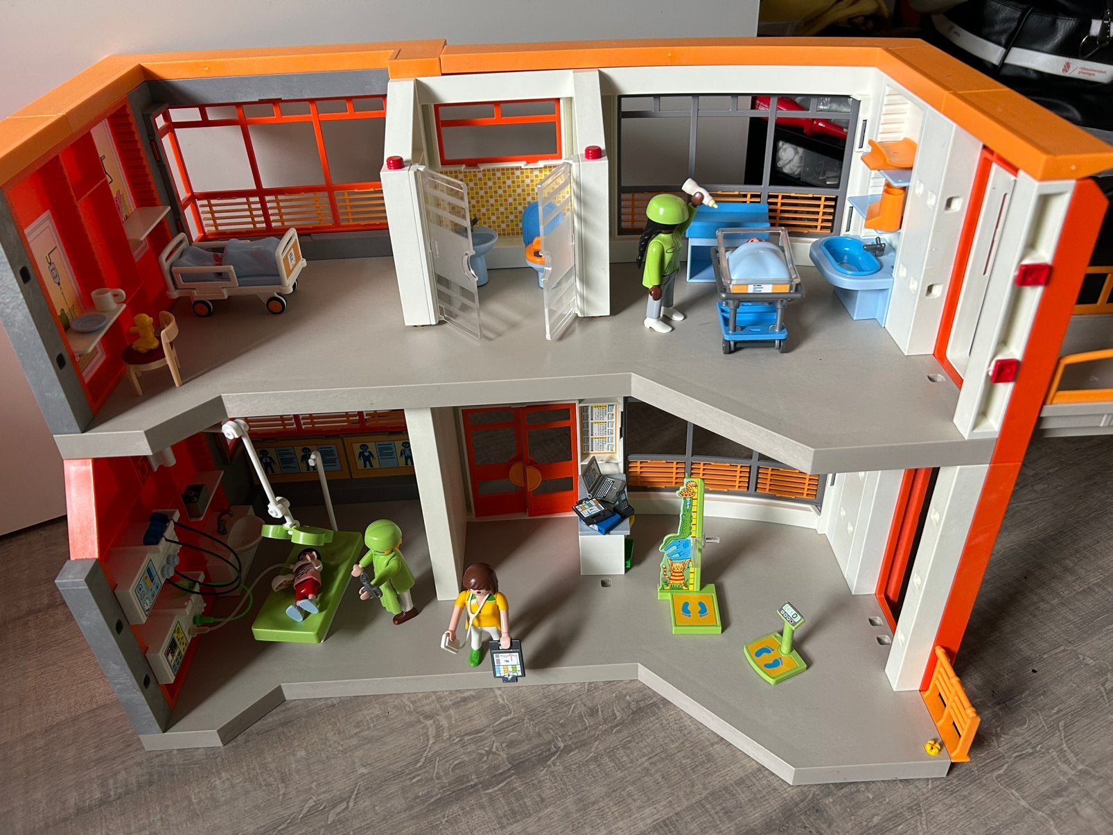 Playmobil kinderziekenhuis 6657, Kinderen en Baby's, Speelgoed | Playmobil, Gebouw, Complete set, Ophalen of Verzenden, Zo goed als nieuw