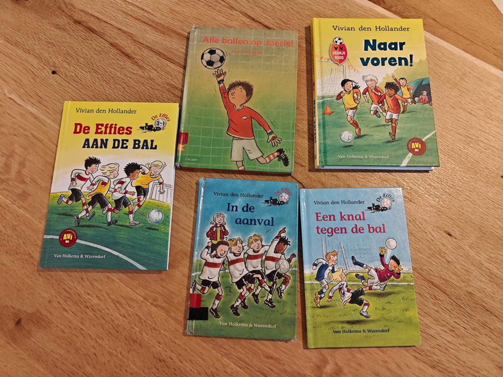 5 boeken avi M4 (1 boek) en E4 (4 boeken) voetbal, Ophalen, Zo goed als nieuw, Verhalen